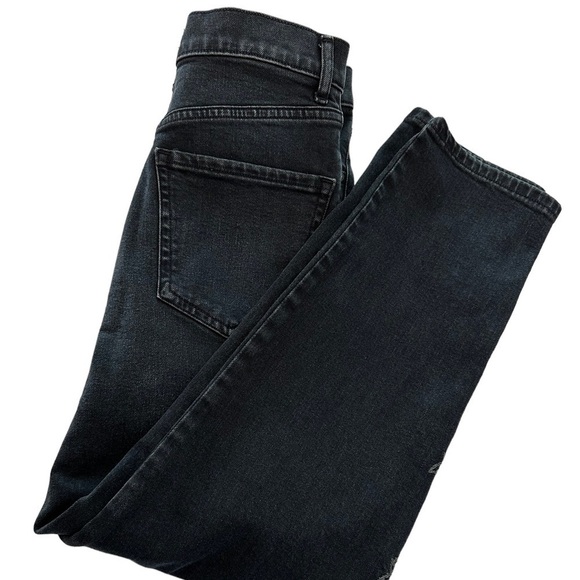 Express NWT Super High Rise Embroidered Mom Jeans - Picture 3 of 6